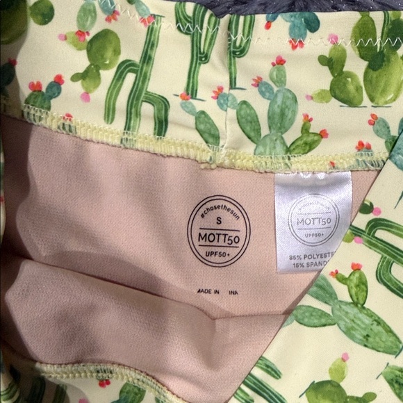 Mott50 swim and activewear set - Picture 4 of 5